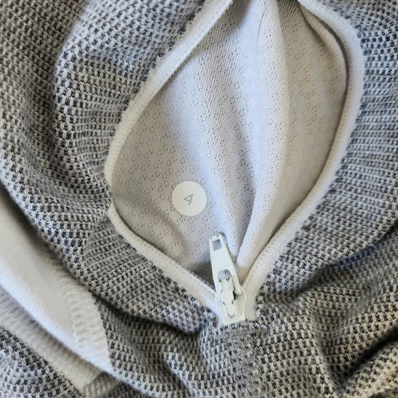 Lululemon In Stride Jacket Gray with White Logo Size 4 - Picture 3 of 9